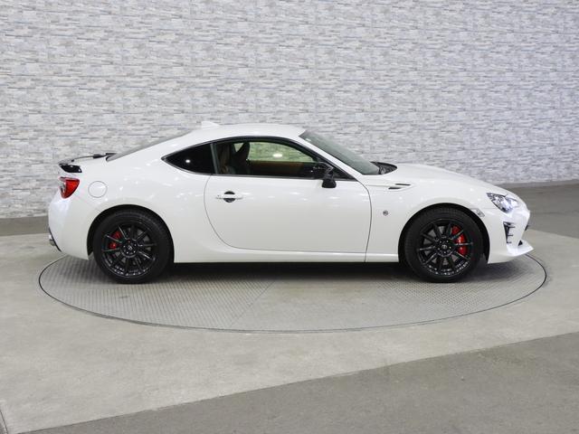 ８６ ＧＴリミテッド　ブラックパッケージ　後期／６速ＭＴ／前後ブレンボキャリパー／タン×黒ハーフ革／シートヒーター／純正ナビ／Ｂｌｕｅｔｏｏｔｈ／バックカメラ／ＴＲＡＣＫスイッチ／クルーズコントロール／スマートキー／ＥＴＣ／ＬＥＤオートライト（13枚目）