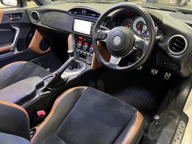 ８６ ＧＴリミテッド　ブラックパッケージ　後期／６速ＭＴ／前後ブレンボキャリパー／タン×黒ハーフ革／シートヒーター／純正ナビ／Ｂｌｕｅｔｏｏｔｈ／バックカメラ／ＴＲＡＣＫスイッチ／クルーズコントロール／スマートキー／ＥＴＣ／ＬＥＤオートライト（27枚目）