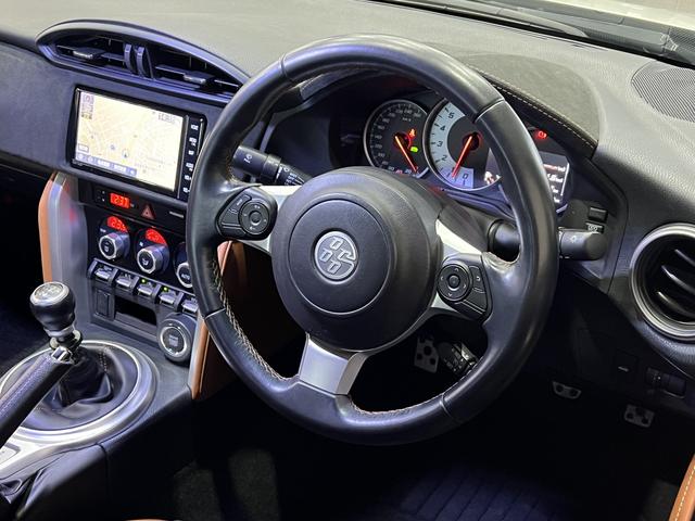 ８６ ＧＴリミテッド　ブラックパッケージ　後期／６速ＭＴ／前後ブレンボキャリパー／タン×黒ハーフ革／シートヒーター／純正ナビ／Ｂｌｕｅｔｏｏｔｈ／バックカメラ／ＴＲＡＣＫスイッチ／クルーズコントロール／スマートキー／ＥＴＣ／ＬＥＤオートライト（28枚目）