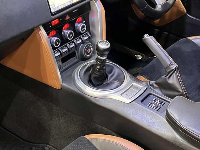 ８６ ＧＴリミテッド　ブラックパッケージ　後期／６速ＭＴ／前後ブレンボキャリパー／タン×黒ハーフ革／シートヒーター／純正ナビ／Ｂｌｕｅｔｏｏｔｈ／バックカメラ／ＴＲＡＣＫスイッチ／クルーズコントロール／スマートキー／ＥＴＣ／ＬＥＤオートライト（36枚目）