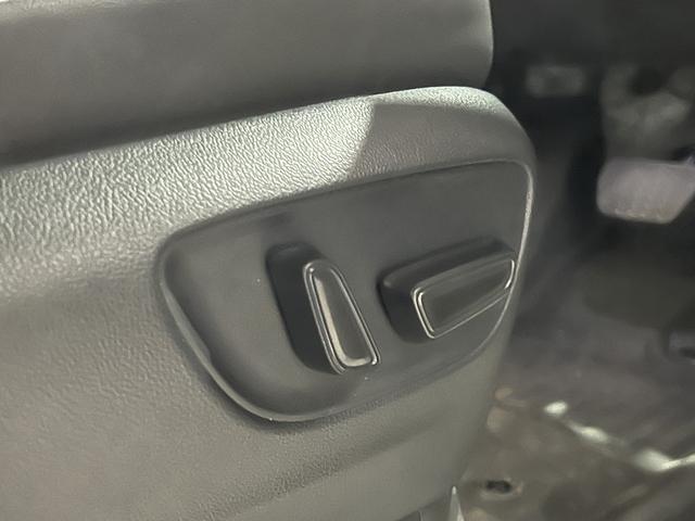 アルファードハイブリッド Ｚ　４ＷＤ／合皮電動メモリーシート／シートベンチレーション／３眼ＬＥＤ／トヨタセーフティセンス／デジタルインナーミラー／レーダークルコン／ワイヤレス充電／パノラミックビューモニター／純正ＡＷ（29枚目）