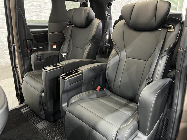 アルファードハイブリッド Ｚ　４ＷＤ／合皮電動メモリーシート／シートベンチレーション／３眼ＬＥＤ／トヨタセーフティセンス／デジタルインナーミラー／レーダークルコン／ワイヤレス充電／パノラミックビューモニター／純正ＡＷ（37枚目）