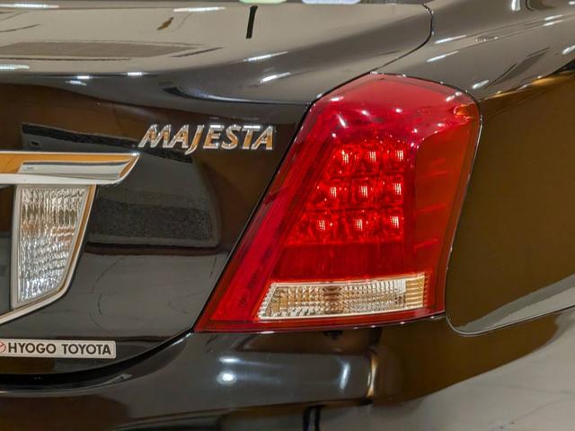 クラウンマジェスタ Ａタイプ　Ｌパッケージ　サンルーフ／黒本革シート／クルーズコントロール／スマートキー／ＥＴＣ／横滑り防止装置／電動チルト＆テレスコピック／純正ナビ／バックカメラ／ＨＩＤオートライト／純正ＡＷ（23枚目）