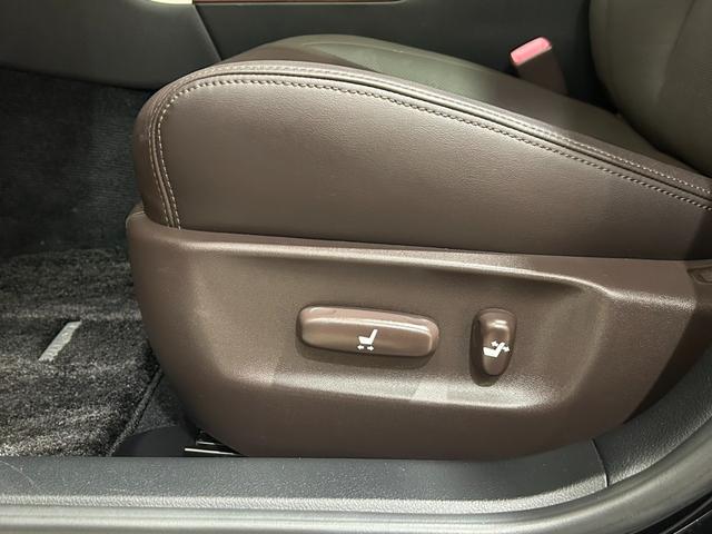 クラウンマジェスタ Ａタイプ　Ｌパッケージ　サンルーフ／黒本革シート／クルーズコントロール／スマートキー／ＥＴＣ／横滑り防止装置／電動チルト＆テレスコピック／純正ナビ／バックカメラ／ＨＩＤオートライト／純正ＡＷ（25枚目）