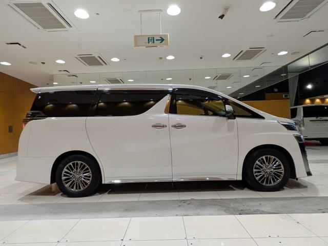 ヴェルファイア 3.5エグゼクティブラウンジZ 後期/ダブルサンルーフ/JBLサウンド/ナッパレザーシート/シートベンチレーション/トヨタセーフティセンス/3眼LED/クリアランスソナー/BSM/パノラミックビューモニター/純正ナビ/純正AW(11枚目)