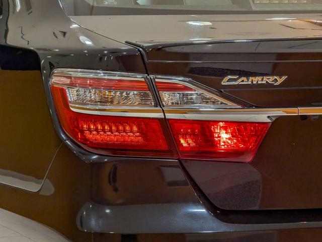 カムリ ハイブリッド　Ｇパッケージ・プレミアムブラック　半革シート／レーダークルコン／クリアランスソナー／レーンアシスト／ＢＳＭ／純正ナビ／バックカメラ／地デジ／ＬＥＤオート／純正ＡＷ／Ｄ記録簿有（14枚目）