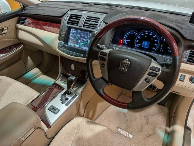 クラウン ロイヤルサルーン　モデリスタエアロ／ＴＥＩＮ車高調／電動シート／クルーズコントロール／ＥＴＣ／純正ナビ／地デジ／バックカメラ／ＨＩＤオートライト（35枚目）