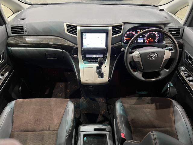 アルファード ２４０Ｓ　タイプゴールド　後期／フリップダウンモニター／半革シート／両側電動スライドドア／クルーズコントロール／クリアランスソナー／ＥＴＣ／横滑り防止装置／パワーバックドア／純正ナビ／バックカメラ／地デジ／純正ＡＷ（21枚目）