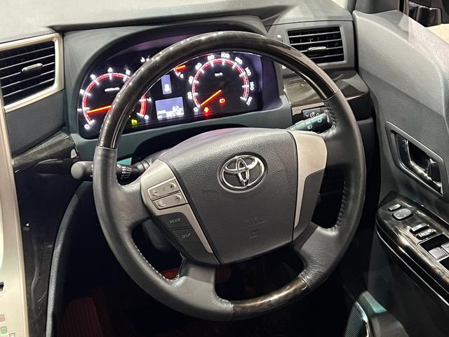 アルファード ２４０Ｓ　タイプゴールド　後期／フリップダウンモニター／半革シート／両側電動スライドドア／クルーズコントロール／クリアランスソナー／ＥＴＣ／横滑り防止装置／パワーバックドア／純正ナビ／バックカメラ／地デジ／純正ＡＷ（22枚目）