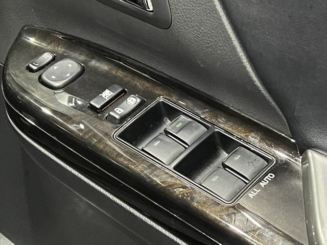 アルファード ２４０Ｓ　タイプゴールド　後期／フリップダウンモニター／半革シート／両側電動スライドドア／クルーズコントロール／クリアランスソナー／ＥＴＣ／横滑り防止装置／パワーバックドア／純正ナビ／バックカメラ／地デジ／純正ＡＷ（27枚目）