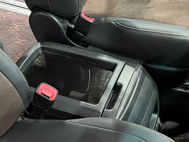 アルファード ２４０Ｓ　タイプゴールド　後期／フリップダウンモニター／半革シート／両側電動スライドドア／クルーズコントロール／クリアランスソナー／ＥＴＣ／横滑り防止装置／パワーバックドア／純正ナビ／バックカメラ／地デジ／純正ＡＷ（28枚目）