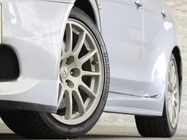 ランサー ＧＳＲエボリューションＸ　４ＷＤ／５速ＭＴ／ハイパフォーマンスＰＧ／エアロ／ロックフォードサウンド／コルトスピードサス／ブレンボキャリパー／ＨＫＳ　ＥＶＣ／レカロシート／ＥＴＣ／純正ナビ／地デジ／Ｂカメラ／Ｂｌｕｅｔｏｏｔｈ（22枚目）