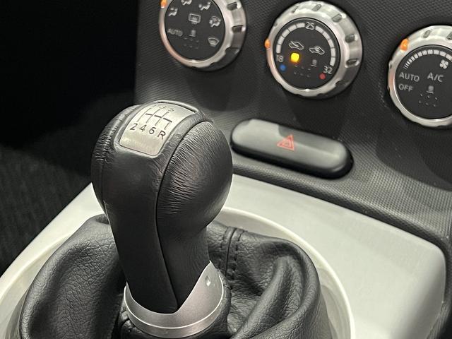 フェアレディZ ベースグレード 6速MT/パワーステアリング/電動格納ミラー/フルオートエアコン/純正オーディオ/CD&MD再生可/HIDヘッドライト/純正AW(9枚目)