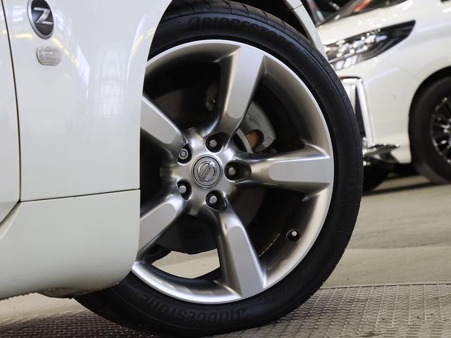 フェアレディZ ベースグレード 6速MT/パワーステアリング/電動格納ミラー/フルオートエアコン/純正オーディオ/CD&MD再生可/HIDヘッドライト/純正AW(17枚目)