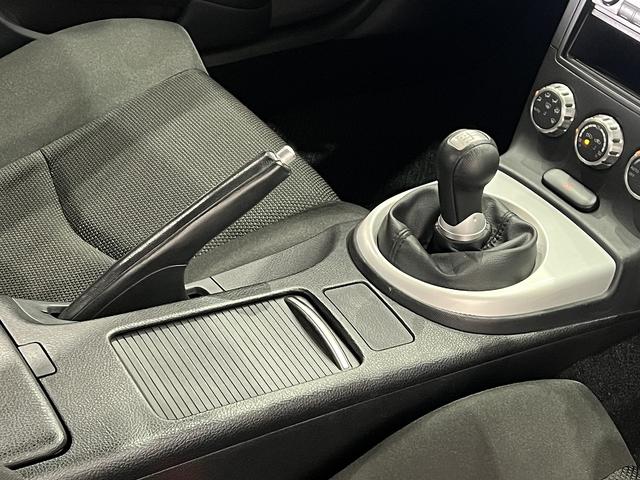 フェアレディZ ベースグレード 6速MT/パワーステアリング/電動格納ミラー/フルオートエアコン/純正オーディオ/CD&MD再生可/HIDヘッドライト/純正AW(24枚目)