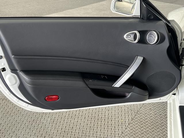 フェアレディZ ベースグレード 6速MT/パワーステアリング/電動格納ミラー/フルオートエアコン/純正オーディオ/CD&MD再生可/HIDヘッドライト/純正AW(28枚目)