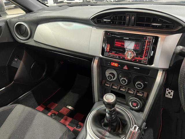 BRZ S 6速MT/GLANZENリアバンパー/Rスポイラー/スマートキー/ETC/横滑り防止装置/ケンウッドオーディオ/HIDオートライト/純正AW(28枚目)