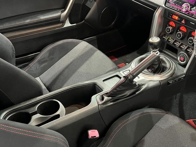 BRZ S 6速MT/GLANZENリアバンパー/Rスポイラー/スマートキー/ETC/横滑り防止装置/ケンウッドオーディオ/HIDオートライト/純正AW(32枚目)