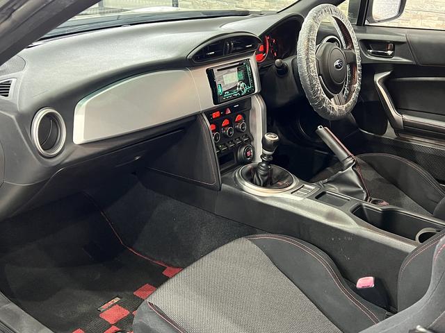 BRZ S 6速MT/GLANZENリアバンパー/Rスポイラー/スマートキー/ETC/横滑り防止装置/ケンウッドオーディオ/HIDオートライト/純正AW(33枚目)