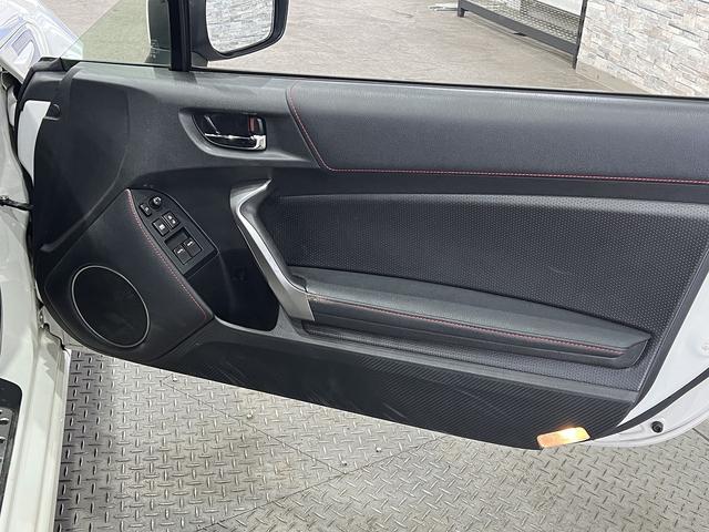 BRZ S 6速MT/GLANZENリアバンパー/Rスポイラー/スマートキー/ETC/横滑り防止装置/ケンウッドオーディオ/HIDオートライト/純正AW(36枚目)