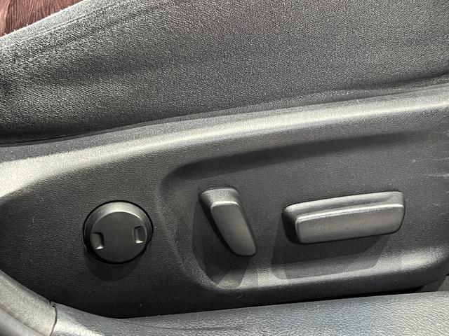 クラウン アスリートＳ　モデリスタエアロ／スパッタリング１８ＡＷ／トヨタプレミアムサウンド／電動シート／レーダークルコン／クリアランスソナー／ＥＴＣ／純正ナビ／Ｂｌｕｅｔｏｏｔｈ／バックカメラ／地デジ／ＨＩＤオートライト（16枚目）