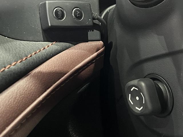 クラウン アスリートＳ　モデリスタエアロ／スパッタリング１８ＡＷ／トヨタプレミアムサウンド／電動シート／レーダークルコン／クリアランスソナー／ＥＴＣ／純正ナビ／Ｂｌｕｅｔｏｏｔｈ／バックカメラ／地デジ／ＨＩＤオートライト（28枚目）