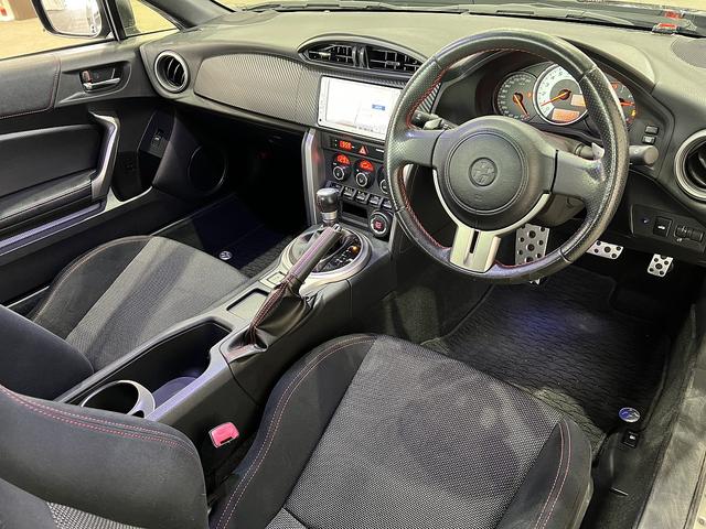 86 GT モデリスタエアロ&TRDエアロ/TRDマフラー/スマートキー/パドルシフト/ETC/VSCスポーツモード/純正ナビ/Bluetooth/バックカメラ/HIDオートライト/純正AW(22枚目)