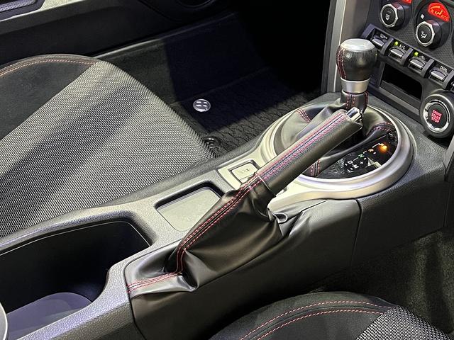 86 GT モデリスタエアロ&TRDエアロ/TRDマフラー/スマートキー/パドルシフト/ETC/VSCスポーツモード/純正ナビ/Bluetooth/バックカメラ/HIDオートライト/純正AW(32枚目)