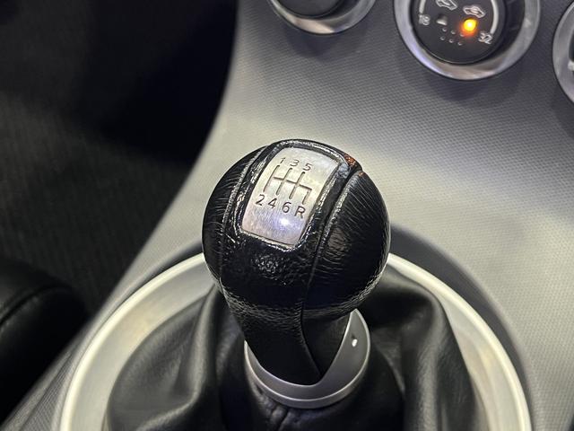 フェアレディZ バージョンST 6速MT/前後ブレンボキャリパー/BLISTEINショック/黒革電動シート/シートヒーター/momoステアリング/3連サブメーター/キーレス/ETC/ストラーダナビ/バックカメラ/地デジ/鍛造AW(8枚目)