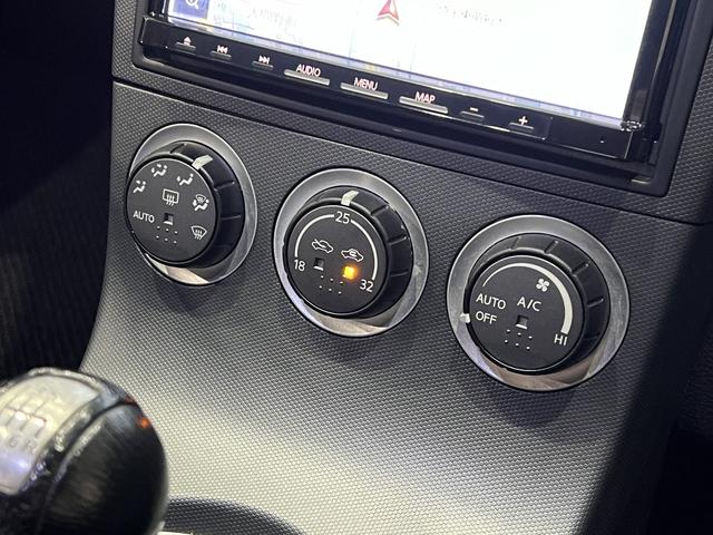 フェアレディZ バージョンST 6速MT/前後ブレンボキャリパー/BLISTEINショック/黒革電動シート/シートヒーター/momoステアリング/3連サブメーター/キーレス/ETC/ストラーダナビ/バックカメラ/地デジ/鍛造AW(28枚目)