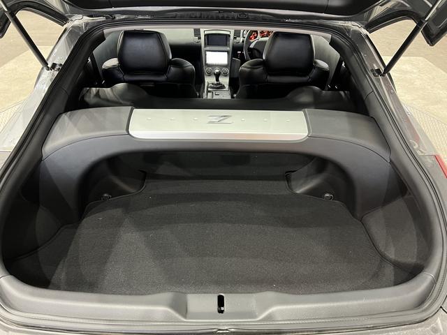 フェアレディZ バージョンST 6速MT/前後ブレンボキャリパー/BLISTEINショック/黒革電動シート/シートヒーター/momoステアリング/3連サブメーター/キーレス/ETC/ストラーダナビ/バックカメラ/地デジ/鍛造AW(33枚目)