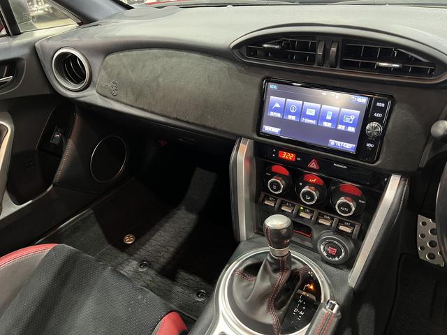 86 GTリミテッド 後期/半革シート/シートヒーター/TRACKスイッチ/クルーズコントロール/スマートキー/パドルシフト/ETC/純正ナビ/Bluetooth/バックカメラ/地デジ/LEDオートライト/純正AW(33枚目)