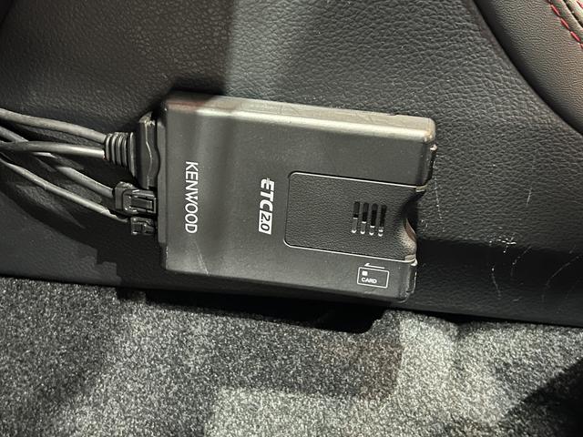 WRX STI STI タイプS 4WD/6速MT/半革電動シート/シートヒーター/スマートキー/ETC/ヘッドランプウォッシャー/ケンウッドナビ/Bluetooth/バックカメラ/地デジ/LEDオートライト/純正AW(28枚目)