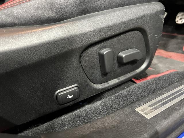 WRX STI STI タイプS 4WD/6速MT/半革電動シート/シートヒーター/スマートキー/ETC/ヘッドランプウォッシャー/ケンウッドナビ/Bluetooth/バックカメラ/地デジ/LEDオートライト/純正AW(30枚目)