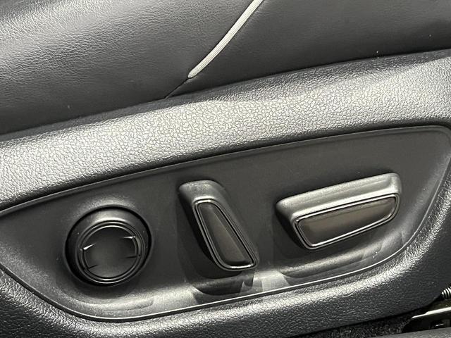 クラウンハイブリッド ＲＳアドバンス　黒本革電動メモリーシート／シートベンチレーション／３眼ＬＥＤ／ＨＵＤ／トヨタセーフティセンス／パーキングアシスト／レーダークルコン／クリアランスソナー／ＢＳＭ／ＲＣＴＡ／パノラミックビューモニター（32枚目）