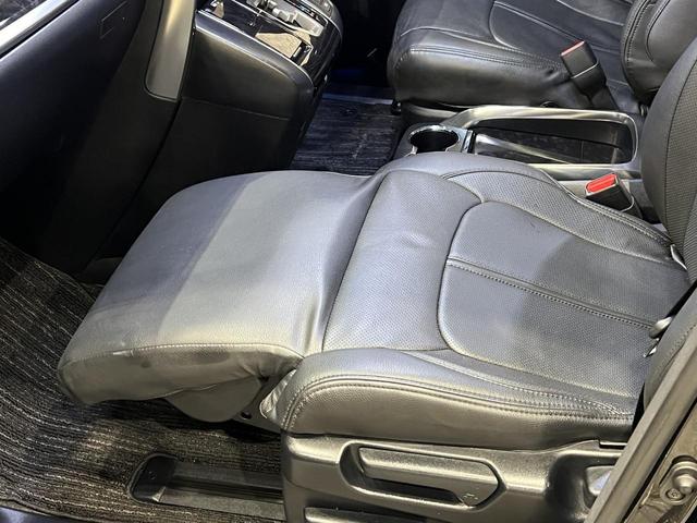 アルファード ２．５Ｓ　Ａパッケージ　後期／社外フルエアロ／ダブルサンルーフ／ＢＩＧ－Ｘナビ／アルパインプレミアムサウンド＆フリップダウンモニター／トヨタセーフティセンス／デジタルインナーミラー／レーダークルコン／パワーバックドア（41枚目）