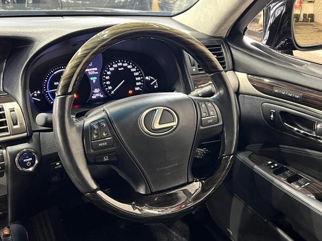 ＬＳ ＬＳ６００ｈ　バージョンＣ　Ｉパッケージ　４ＷＤ／３眼ＬＥＤ／セミアニリン本革シート／シートベンチレーション／パワートランク／クルーズコントロール／クリアランスソナー／ステアリングヒーター／１００Ｖ電源／アダプティブハイビーム／純正ナビ（21枚目）