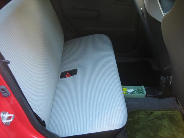 前席下げてもゆとりのレッグスペース
