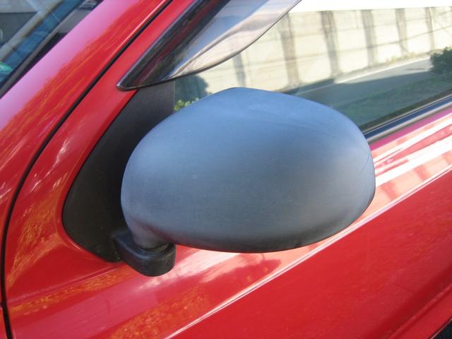 電動ミラーや電動格納ミラーで無い　本来の姿、それがいいのです