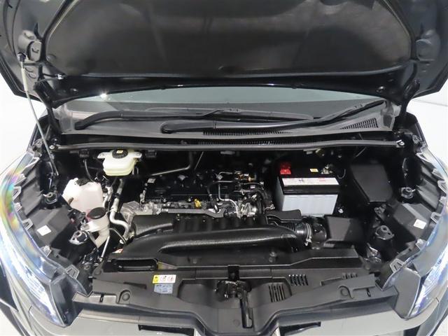 車にとって、とても大切な部分のエンジンルーム。綺麗に清掃済みで安心です。