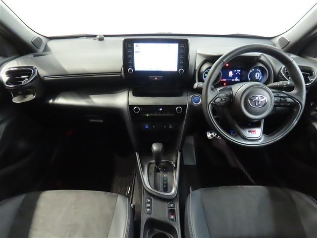 ヤリスクロス ハイブリッド GRスポーツ トヨタ認定中古車・純正ナビ・全周囲モニター・社外ドライブレコーダー・ETC2.0・ステアリングヒーター・記録簿・取扱説明書・スペアキー・LEDヘッドライト(3枚目)