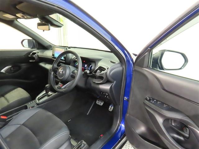 ヤリスクロス ハイブリッド GRスポーツ トヨタ認定中古車・純正ナビ・全周囲モニター・社外ドライブレコーダー・ETC2.0・ステアリングヒーター・記録簿・取扱説明書・スペアキー・LEDヘッドライト(8枚目)