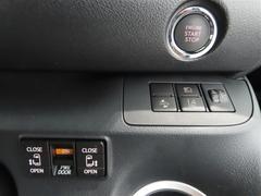 両側電動のスライドドアで楽々スムース！運転席からも開閉の操作もできます♪キーのスイッチひとつで自動開閉できる便利な機能もついてます♪ 7
