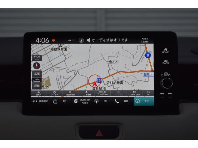 ヴェゼル ｅ：ＨＥＶ　Ｚ・ＰＬａＹパッケージ　ホンダセンシング　ブラインドスポットインフォメーション　パノラマルーフ　ディスプレイオ－ディオ　マルチビュ－カメラ　後退出庫サポ－ト　シ－トヒ－タ－　電動リアゲート　純正１８インチアルミホイール（11枚目）