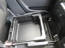 スズキのお決まり!?助手席座面下の収納。取っ手付きで取り外しもできるので、汚れた靴を入れても簡単に洗えますよ。