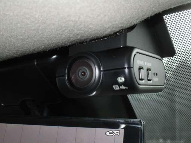 オーラ １．２　Ｇ　ニッサンコネクトナビゲーション＆アラウン　自動（被害軽減）ブレーキ　試乗車アップ　ＬＥＤ　ＬＫＡ　サイドカメラ　ＥＴＣ　ドライブレコーダー　カーテンエアバッグ　イモビライザー　アルミホイール　禁煙　インテリジェントキー　パワーウィンドウ（10枚目）