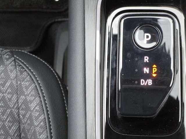 オーラ １．２　Ｇ　ニッサンコネクトナビゲーション＆アラウン　自動（被害軽減）ブレーキ　試乗車アップ　ＬＥＤ　ＬＫＡ　サイドカメラ　ＥＴＣ　ドライブレコーダー　カーテンエアバッグ　イモビライザー　アルミホイール　禁煙　インテリジェントキー　パワーウィンドウ（19枚目）