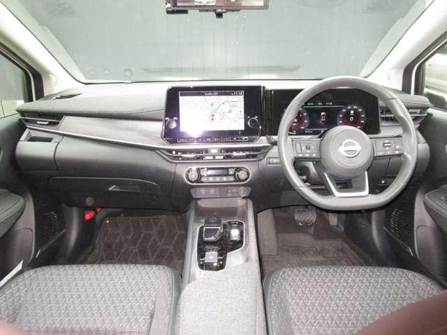 オーラ G FOUR 4WD ニッサンコネクトナビ 試乗車 エマブレ 全周囲 LDW 記録簿 アダプティブクルーズ 盗難防止システム オートエアコン スマートキー バックカメラ LEDライト アルミホイール 4WD ETC車載器 ナビTV 禁煙(3枚目)