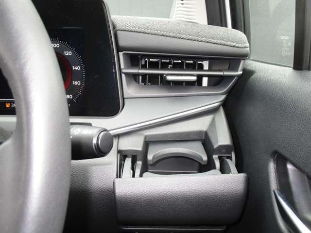 オーラ G FOUR 4WD ニッサンコネクトナビ 試乗車 エマブレ 全周囲 LDW 記録簿 アダプティブクルーズ 盗難防止システム オートエアコン スマートキー バックカメラ LEDライト アルミホイール 4WD ETC車載器 ナビTV 禁煙(18枚目)