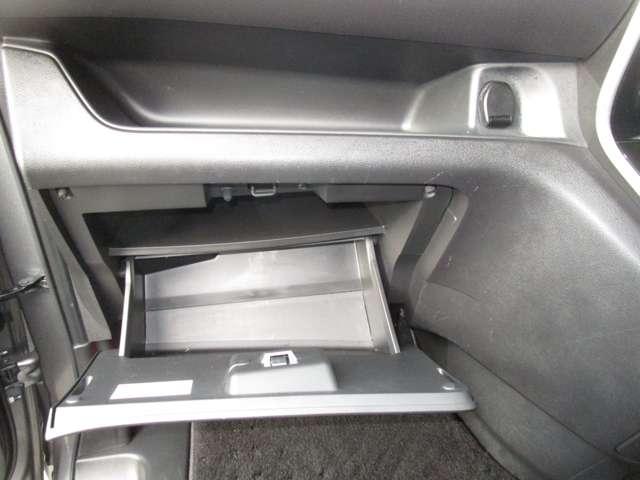 セレナ ＸＶ　ＭＪ１２０Ｄ－Ｗナビ・アラウンドビューモニター・　オートクルーズ　ＥＴＣ車載器　レーンキープ　ワンオーナー車　インテリキー　バックカメラ　記録簿　パワーウインドウ　盗難防止システム　ナビＴＶ　エアコン　ＡＢＳ　エアバッグ　メモリーナビ　キーレス（10枚目）